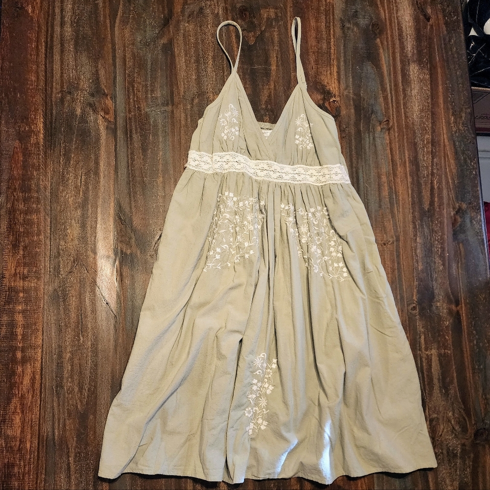 Connection 18 Olive Midi Dress with White Embroidery